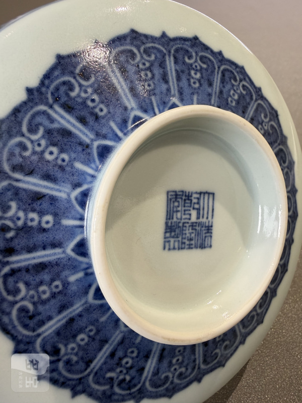 清乾隆 青花八宝金刚杵纹铴锣洗 - 图7